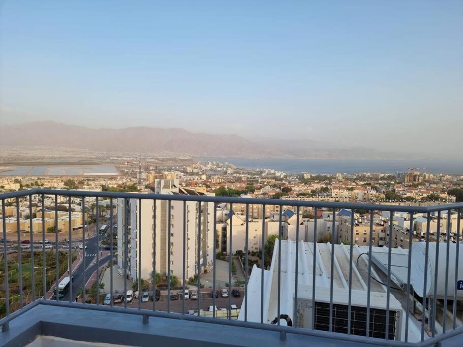 Апартаменти דירת זוּגַג מפנקת עם מרפסת משגעת ונוף למפרץ. Ейлат Екстер'єр фото